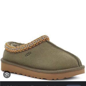 TASMAN UGG OLIVE GREEN SIZE 6